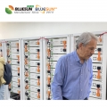 Sistema solar híbrido personalizado de uso comercial de 100kw y 50kw con sistema solar de batería de litio de 200kwh