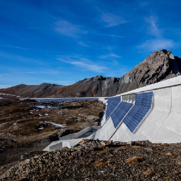 centrales fotovoltaicas verticales en presas alpinas