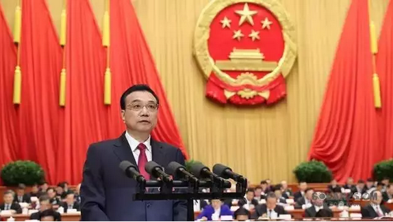 Premier Li Keqiang: Dar prioridad a la protección de la generación de energía renovables Internet