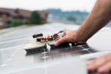 La universidad suiza ha desarrollado un robot limpio para sistemas fotovoltaicos en la azotea