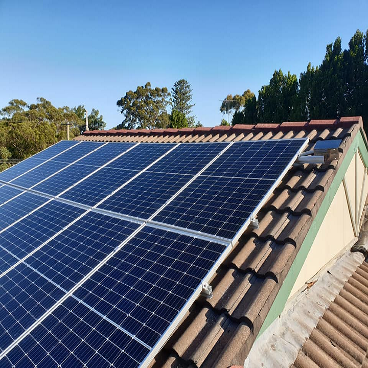 Paneles solares de media celda con tecnología, características y tendencia de desarrollo.