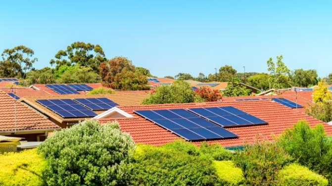 uno de cada cuatro hogares de Queensland ahora tiene sistemas solares instalados