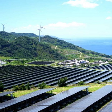 la energía solar ahora representa un tercio de la capacidad energética global