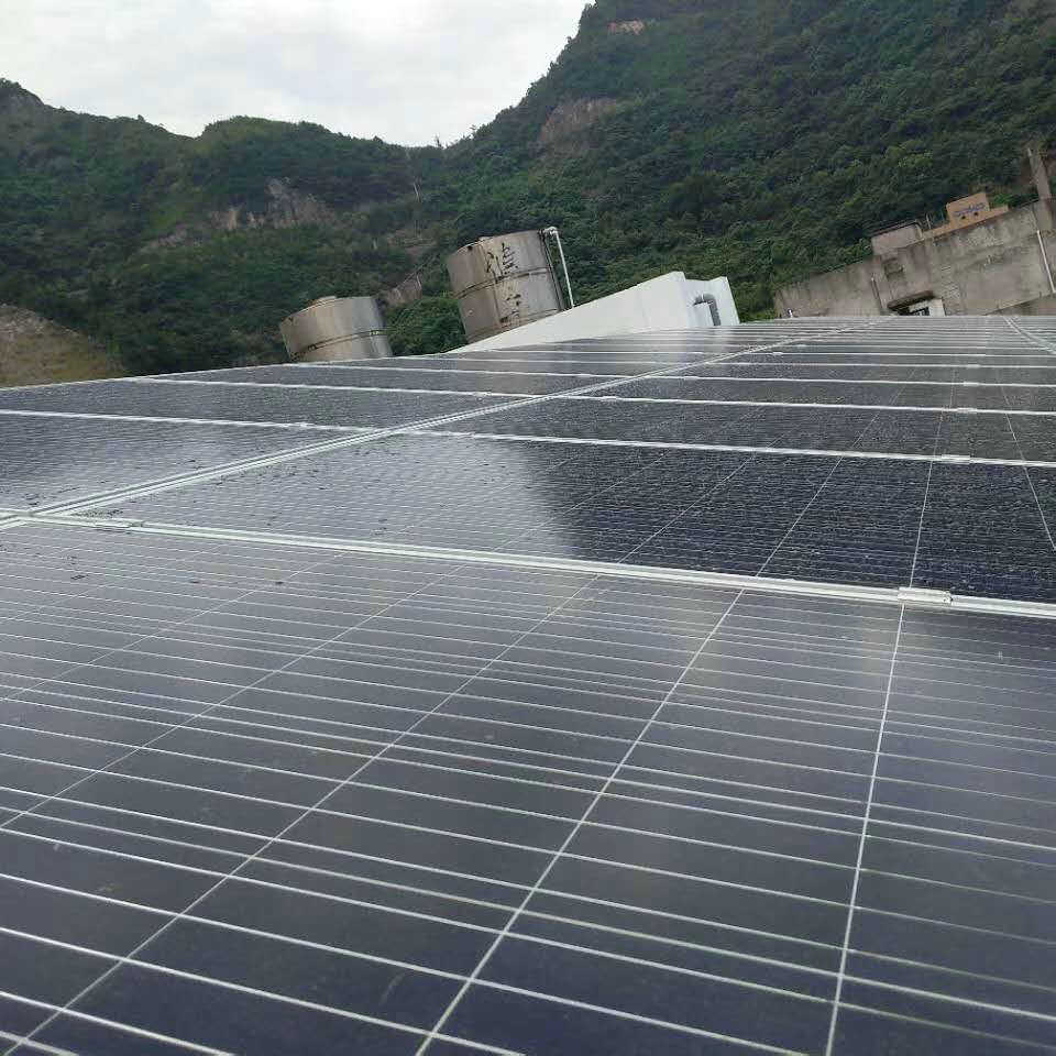 Sistema solar de 50 kw para una pequeña fabricación