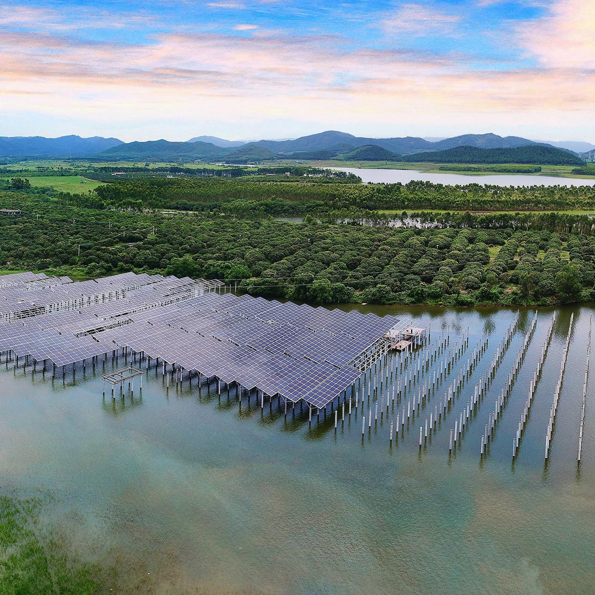 El agua 500kw fijó en la estación de la potencia del pv de la rejilla en anhui, China