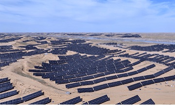 El mayor proyecto fotovoltaico del mundo se conectó con éxito a la red en Xinjiang